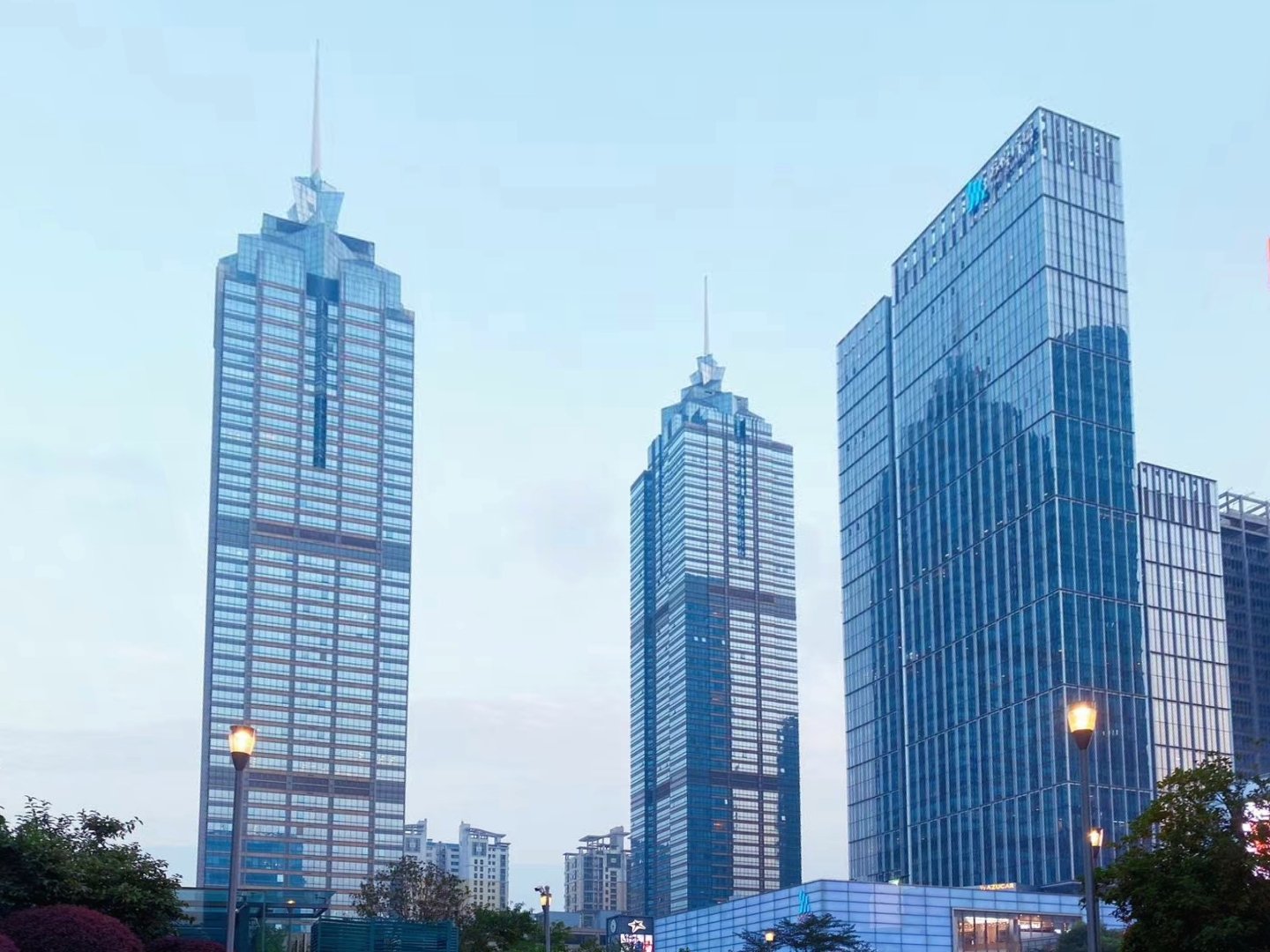 环球188财富中心外立面实景